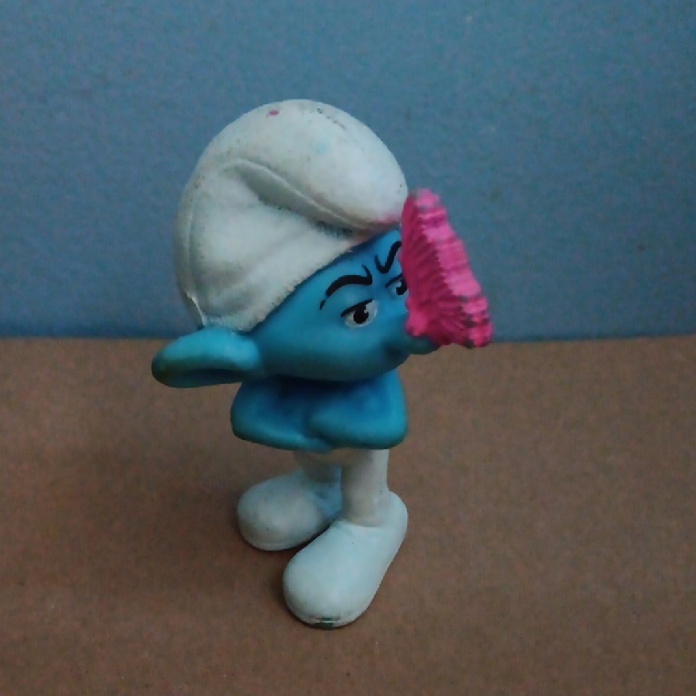 Smurf 2011 McDonald's Grouchy toy blue/white